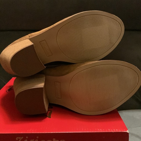 Zigi soho Booties. Size 8 - Picture 6 of 8